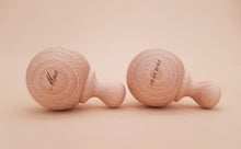 Charger l'image dans la galerie, Mini-maracas avec gravure personnalisée