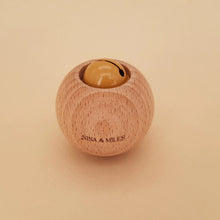 Charger l'image dans la galerie, Hochet JINGLA boule (disponible en 11 coloris)