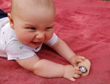 Charger l'image dans la galerie, Le hochet JINGLA cylindre (disponible en 2 coloris)